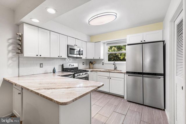 908 GREENWICH ST, Philadelphia, PA 19147