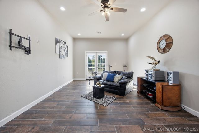 604 Cedar Ridge Road, Eufaula, OK 74432