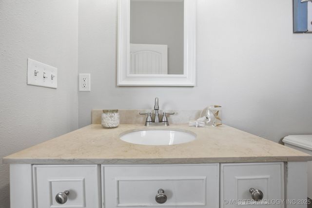 604 Cedar Ridge Road, Eufaula, OK 74432