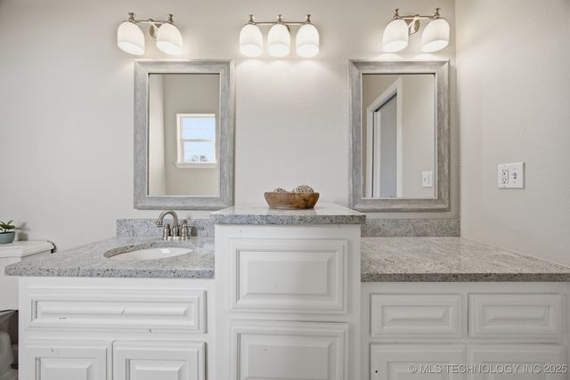 604 Cedar Ridge Road, Eufaula, OK 74432