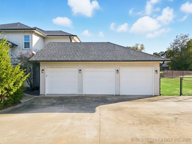 604 Cedar Ridge Road, Eufaula, OK 74432