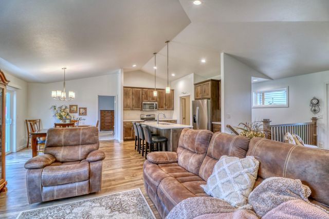 6779 Ashwood Loop S, Fargo, ND 58104