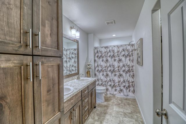 6779 Ashwood Loop S, Fargo, ND 58104