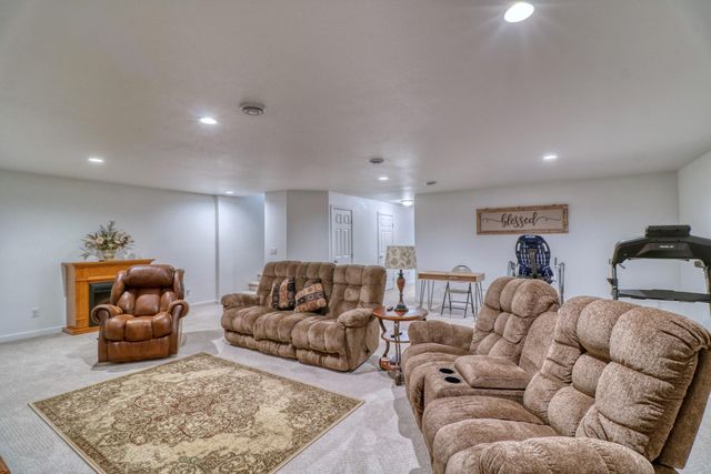 6779 Ashwood Loop S, Fargo, ND 58104