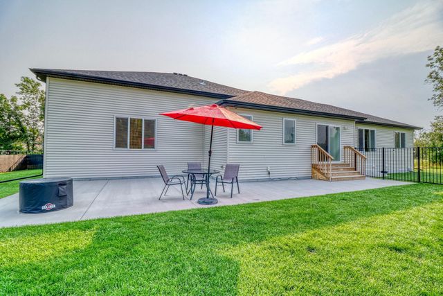 6779 Ashwood Loop S, Fargo, ND 58104