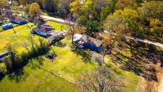 180 Ellis Lovett Road, Shepherd, TX 77371