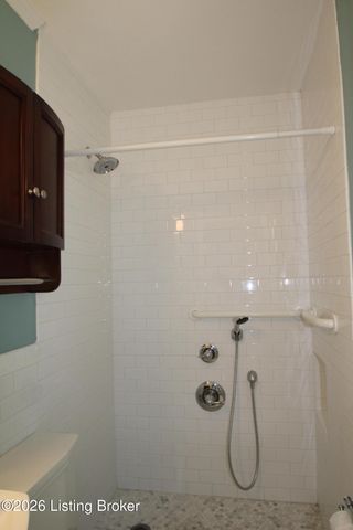 3026 Kaye Lawn Dr, Louisville, KY 40220