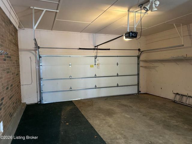 3026 Kaye Lawn Dr, Louisville, KY 40220