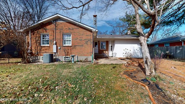 3026 Kaye Lawn Dr, Louisville, KY 40220