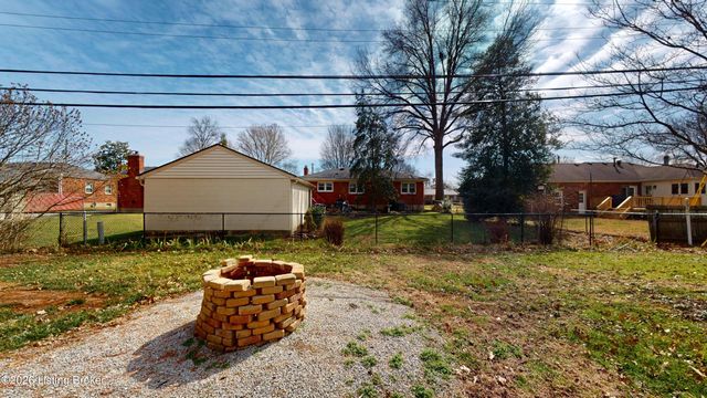 3026 Kaye Lawn Dr, Louisville, KY 40220