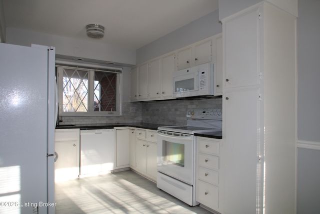 3026 Kaye Lawn Dr, Louisville, KY 40220