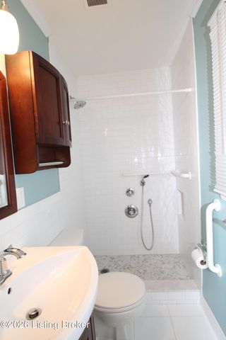 3026 Kaye Lawn Dr, Louisville, KY 40220