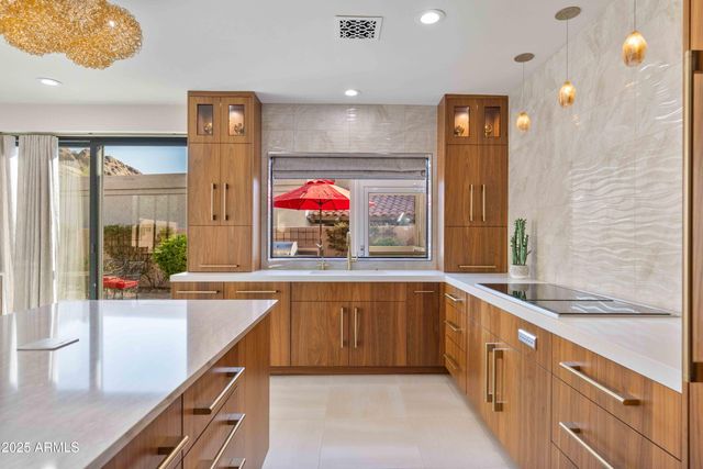 5984 N ECHO CANYON Drive, Phoenix, AZ 85018