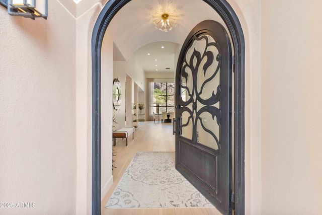 5984 N ECHO CANYON Drive, Phoenix, AZ 85018