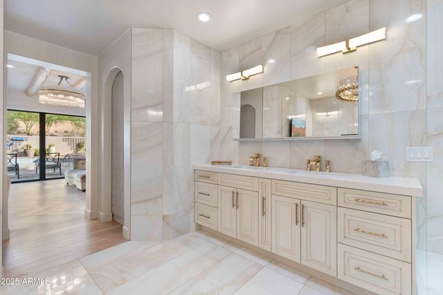 5984 N ECHO CANYON Drive, Phoenix, AZ 85018