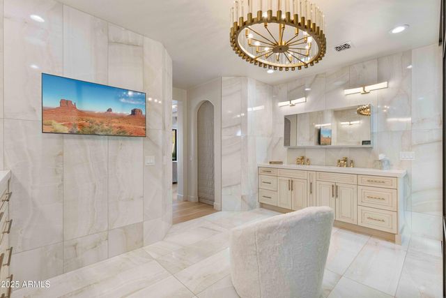 5984 N ECHO CANYON Drive, Phoenix, AZ 85018