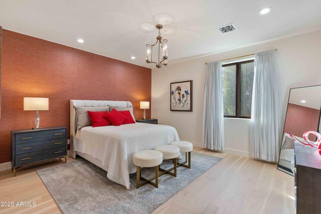 5984 N ECHO CANYON Drive, Phoenix, AZ 85018