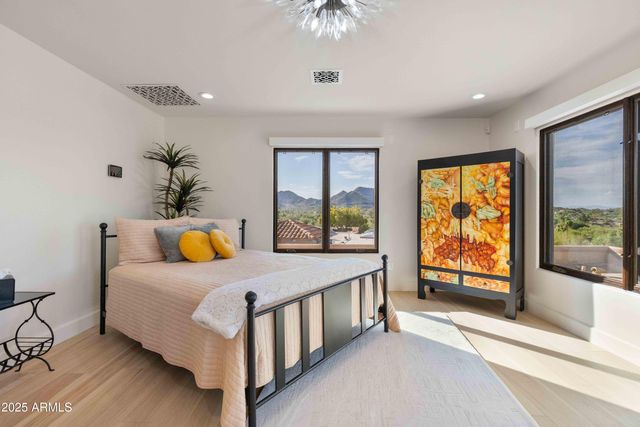 5984 N ECHO CANYON Drive, Phoenix, AZ 85018