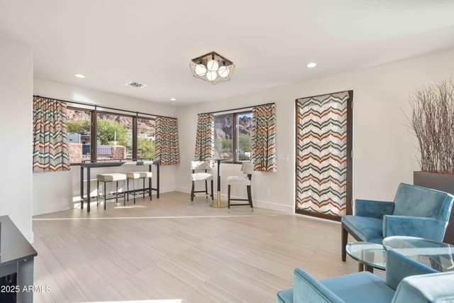 5984 N ECHO CANYON Drive, Phoenix, AZ 85018