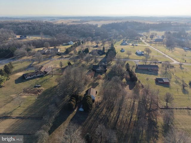 229 HOLLIS DR, Gerrardstown, WV 25420