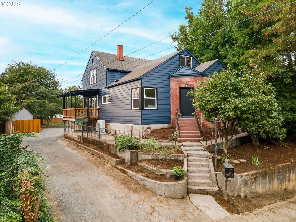 10227 N MACRUM Ave, Portland, OR 97203