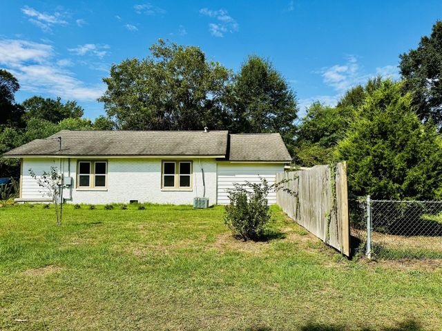 37 Corinth Rd., Petal, MS 39465
