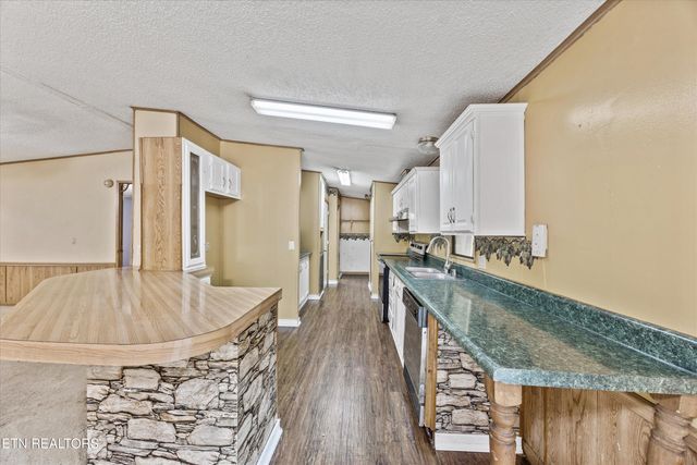 1070 Pine Grove Circle, Greenback, TN 37742