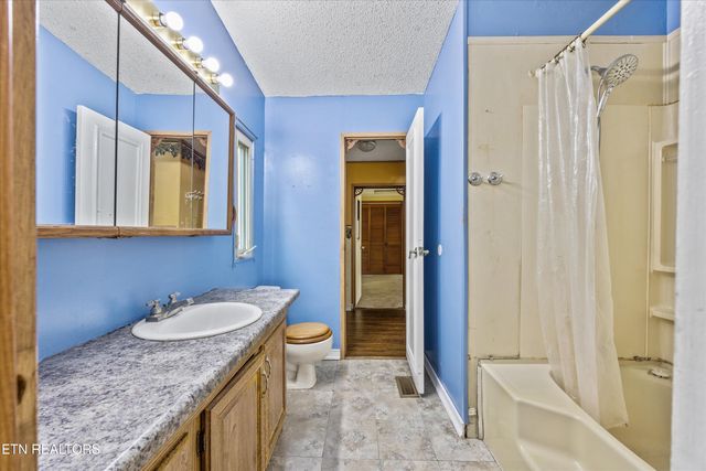 1070 Pine Grove Circle, Greenback, TN 37742