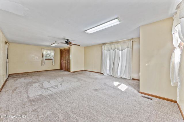 1070 Pine Grove Circle, Greenback, TN 37742
