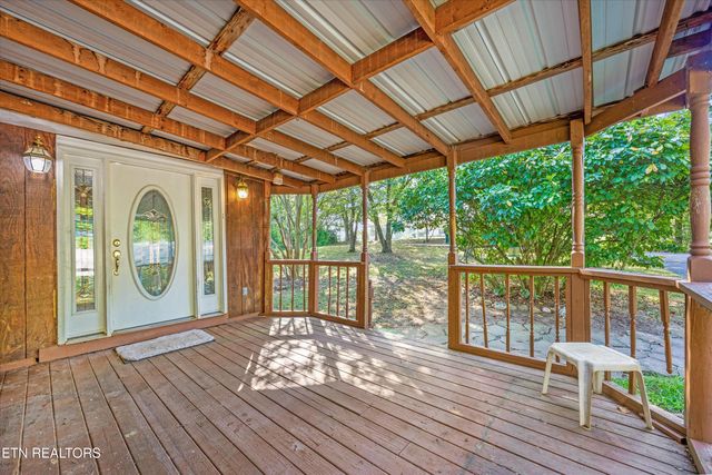 1070 Pine Grove Circle, Greenback, TN 37742