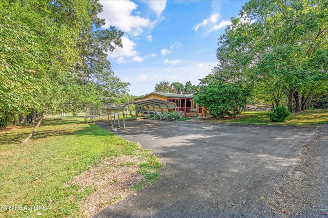 1070 Pine Grove Circle, Greenback, TN 37742