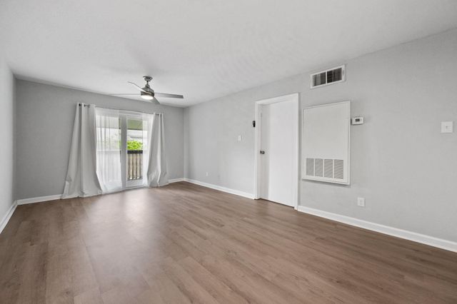 13151 Walden Road 188, Montgomery, TX 77356