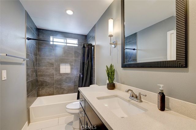 3010 S Pacific, Santa Ana, CA 92704