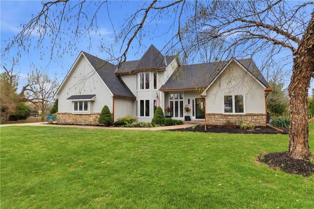 10585 W 157TH Terrace, Overland Park, KS 66221