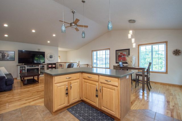 3221 11th Avenue S, Moorhead, MN 56560