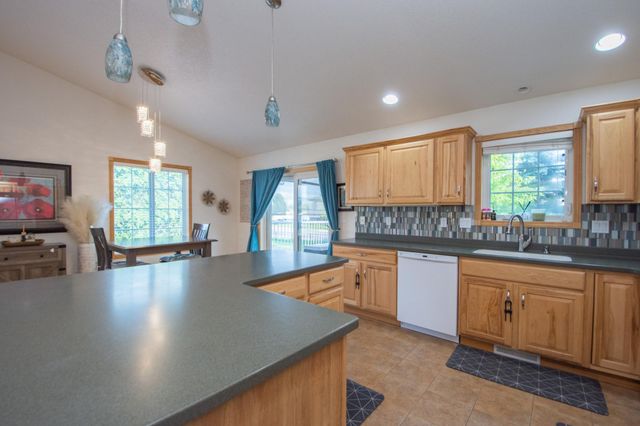 3221 11th Avenue S, Moorhead, MN 56560
