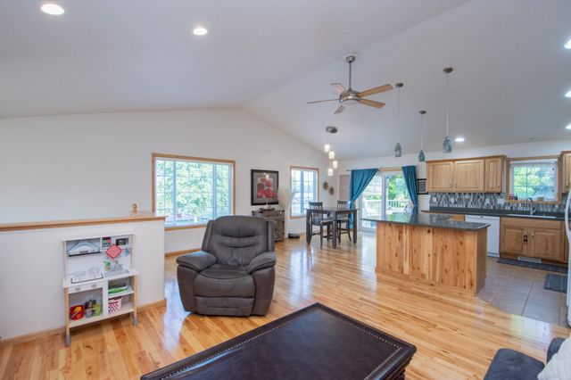 3221 11th Avenue S, Moorhead, MN 56560