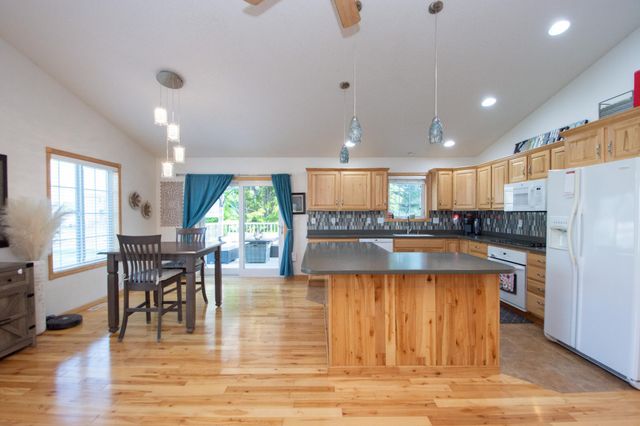 3221 11th Avenue S, Moorhead, MN 56560