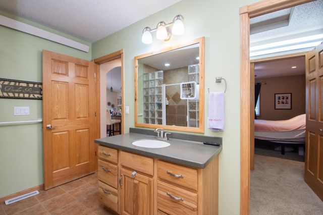 3221 11th Avenue S, Moorhead, MN 56560