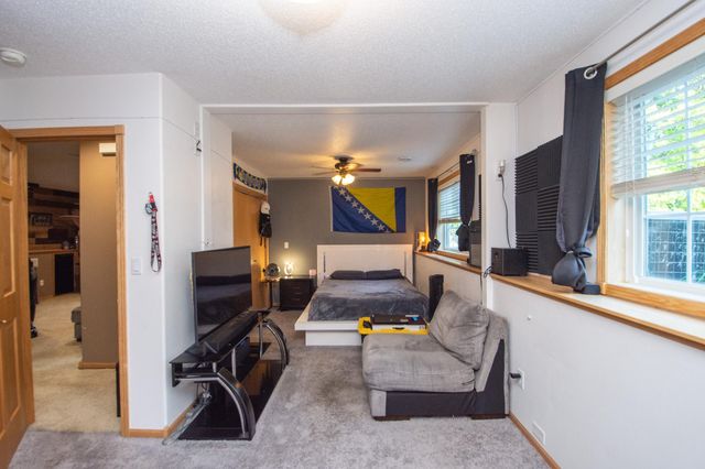 3221 11th Avenue S, Moorhead, MN 56560