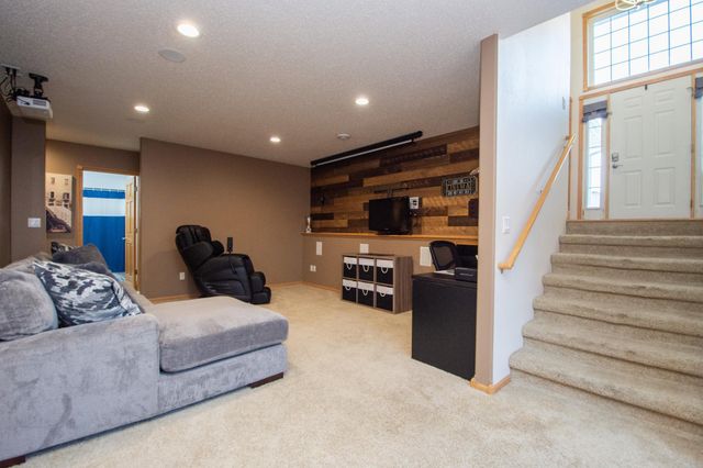 3221 11th Avenue S, Moorhead, MN 56560