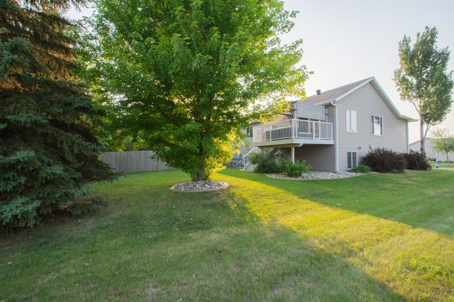 3221 11th Avenue S, Moorhead, MN 56560