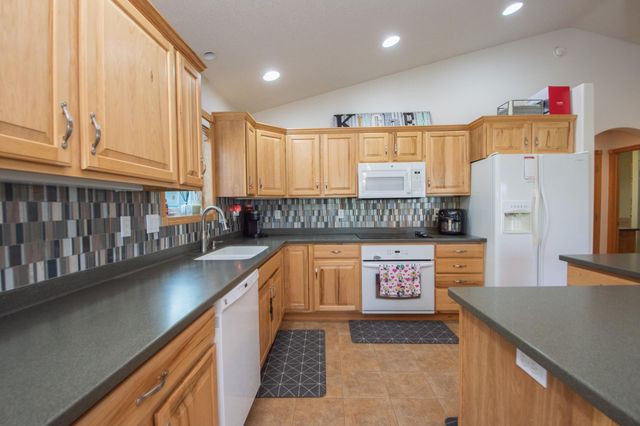 3221 11th Avenue S, Moorhead, MN 56560