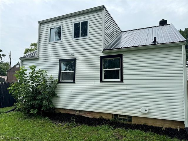 2310 Harmon Street NE, Canton, OH 44705