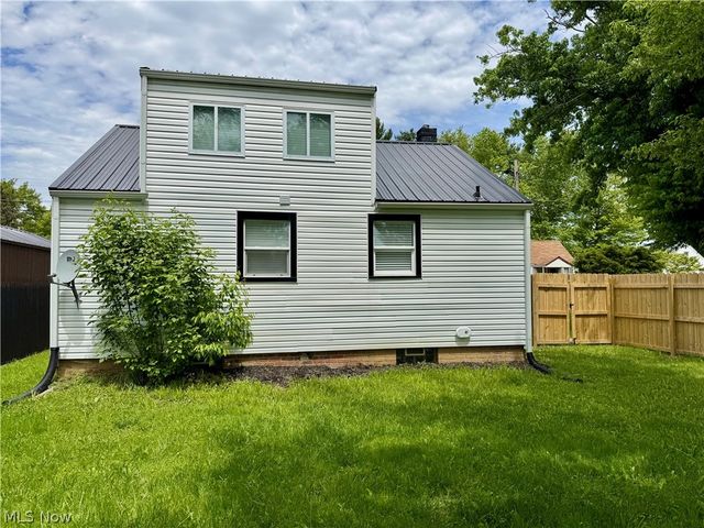 2310 Harmon Street NE, Canton, OH 44705