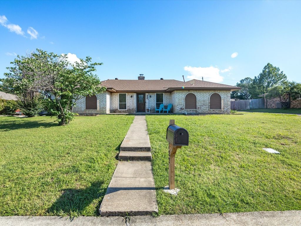 122 Village Estates Drive, Highland Village, TX 75077