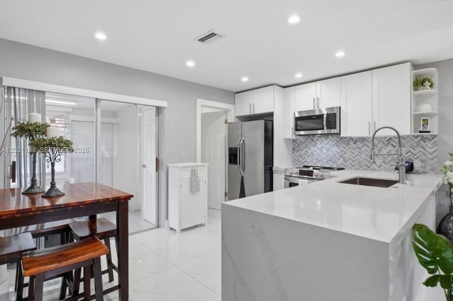 4966 SW 93rd Ave, Cooper City, FL 33328