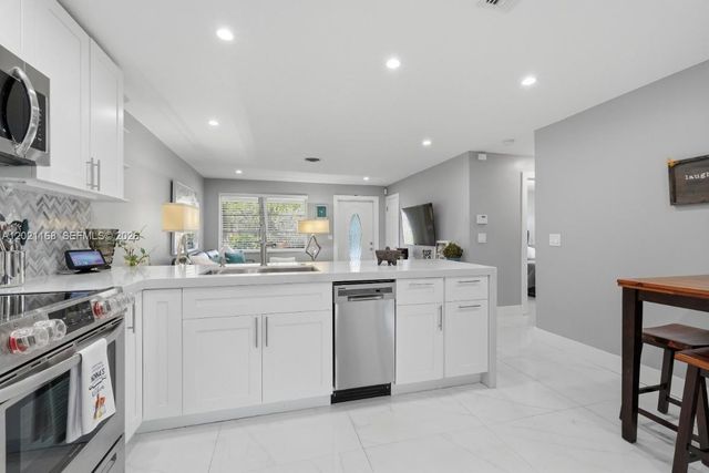 4966 SW 93rd Ave, Cooper City, FL 33328