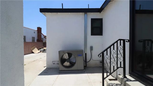 1921 W 94th Street, Los Angeles, CA 90047