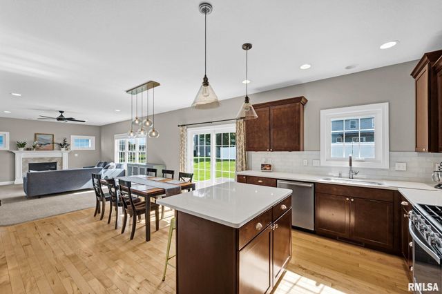 1613 KENSINGTON Drive, Washington, IL 61571